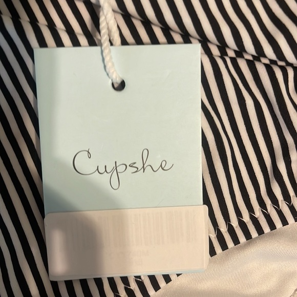 Cupshe Women’s swim bottom - Picture 2 of 4